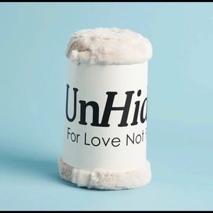 New UNHIDE LIL’ MARSHMALLOW FAUX FUR BLANKET